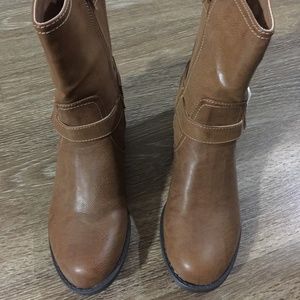 NWOT Brown Leather Guess Boots